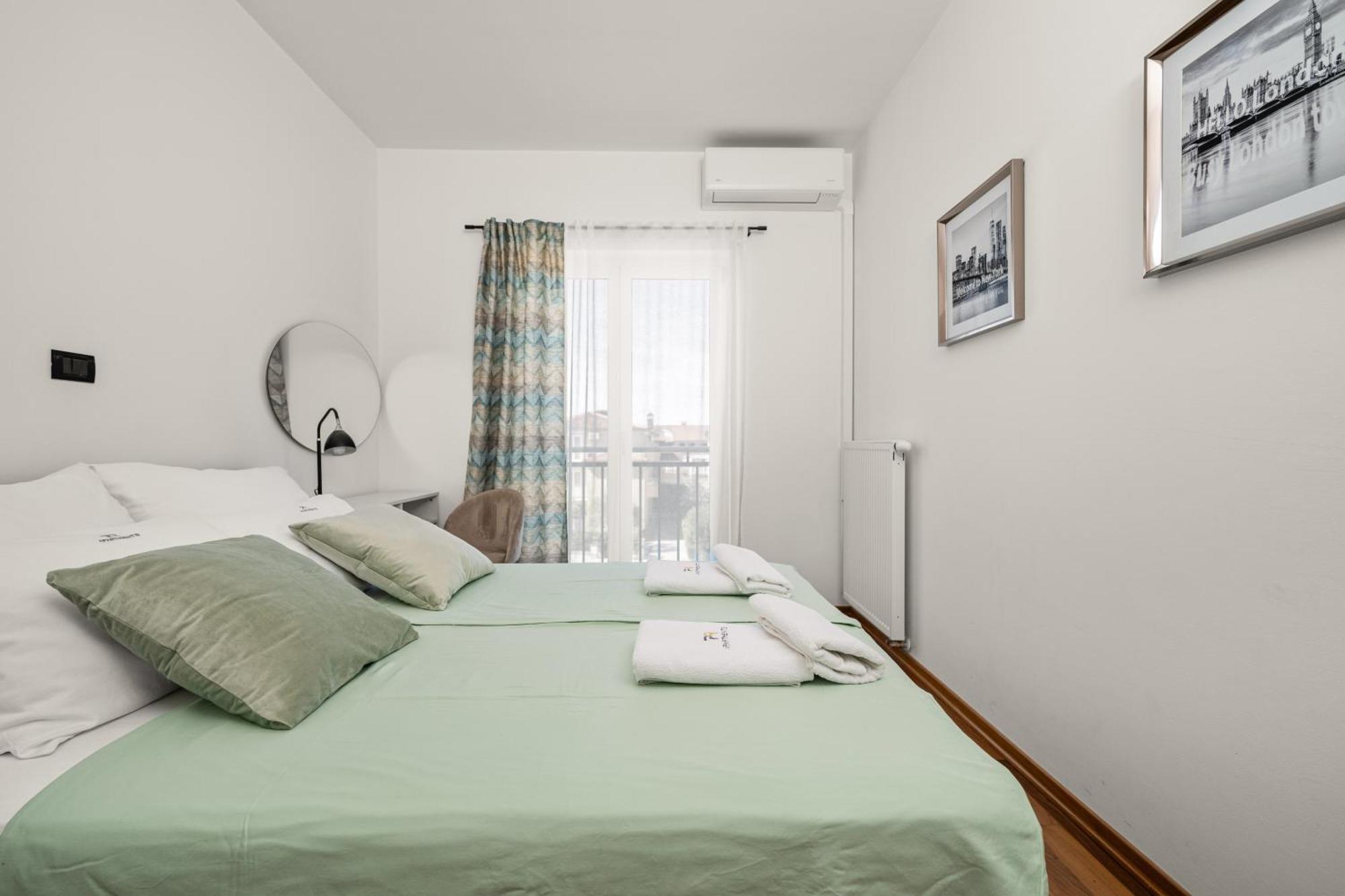 Pr Apartment Fazana Bagian luar foto