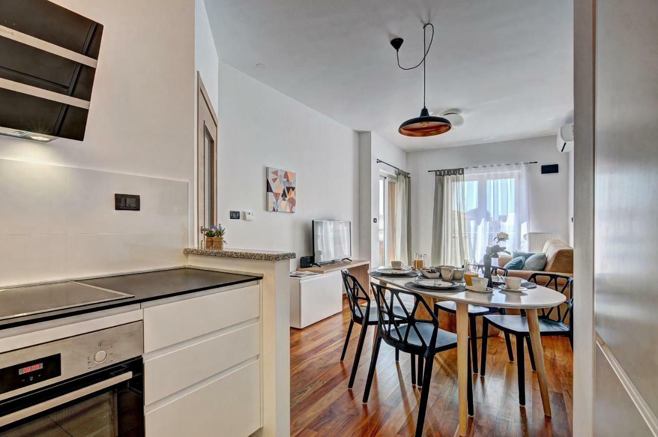 Pr Apartment Fazana Bagian luar foto