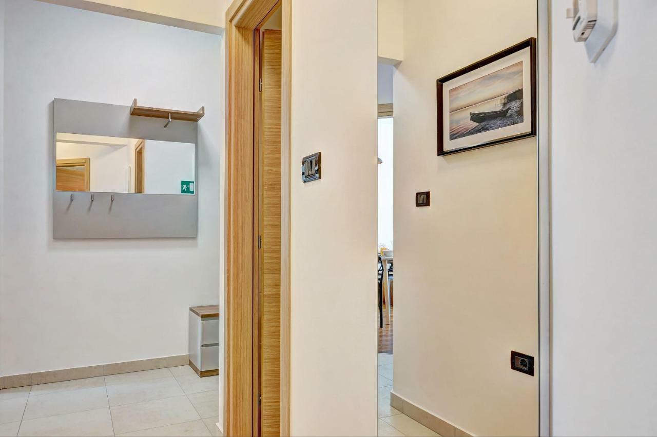 Pr Apartment Fazana Bagian luar foto