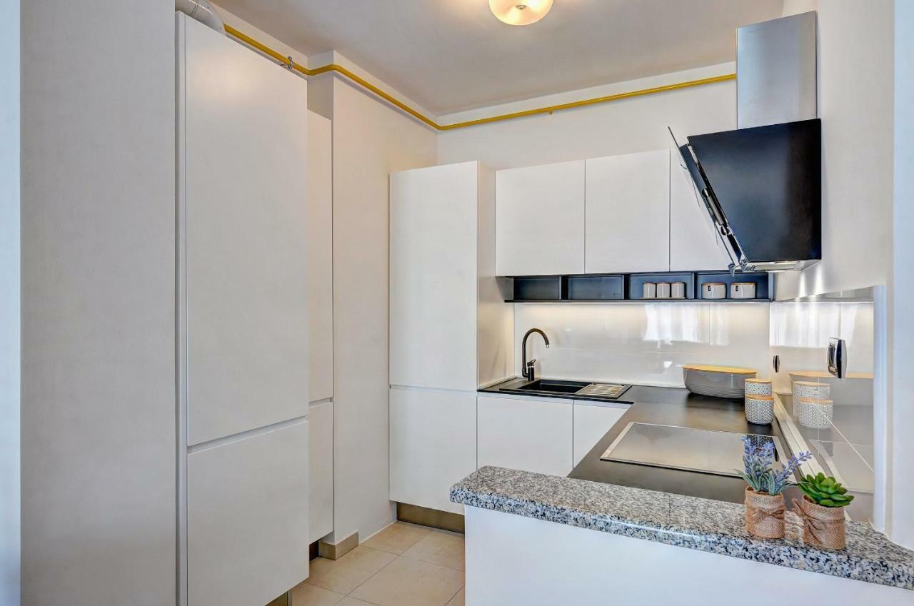 Pr Apartment Fazana Bagian luar foto
