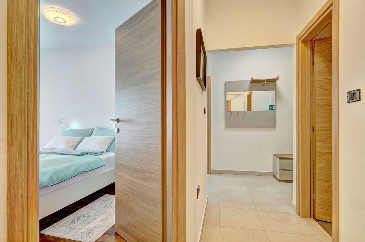 Pr Apartment Fazana Bagian luar foto
